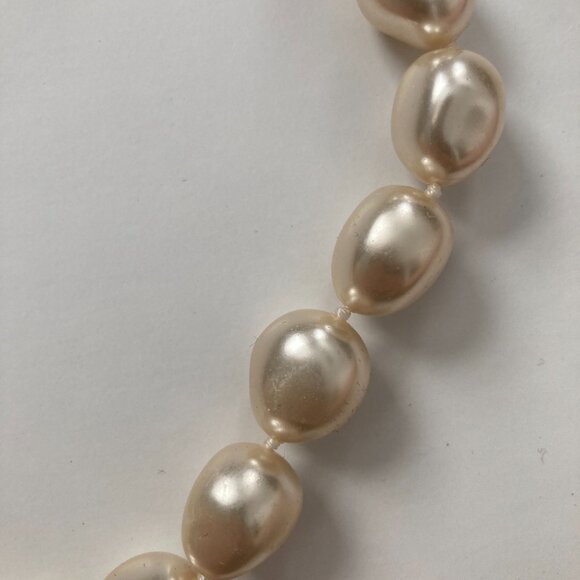 Soft Pink Beaded Necklace with Magnet Closure - Picture 2 of 3